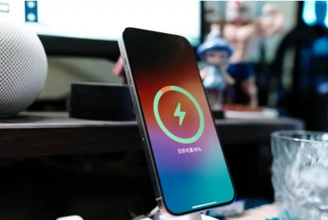 吉利苹果15换屏服务分享用什么充电器给iPhone15充电更好 